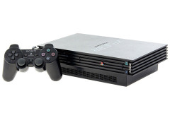 【画像】『PS2』みたいな質感のおじさん、見つかってしまう😨