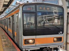 撮り鉄｢展示された電車の機器をピンセットで無理やり動かしてみた投稿消してくれって言われているけどいいね伸びたから消したくない｣