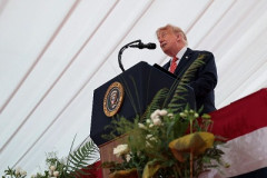 【アメリカ】トランプ「次の選挙で勝ったら成人全員に７７万円(5000$)配るから！絶対配るから！」→国民の60%以上が反対へ