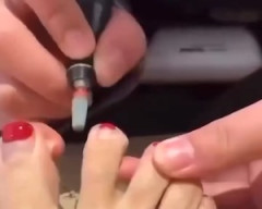 【動画】新人ネイリストが慣れてなさすぎて腹筋崩壊ｗｗｗｗ