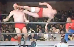 【動画】ジャンボ鶴田さんの高空ドロップキックｗｗｗｗｗｗｗｗｗｗ