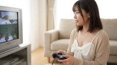 【画像】プレイステーション2みたいな質感のおじさん、見つかってしまう😨