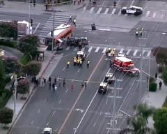 【動画】NBCの取材ヘリコプターが生中継中に墜落。3人死亡。