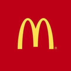 エド・シーランのツアーから前座が全員離脱 「パレスチナに自由を」発言めぐるマックルモア降板に反発
