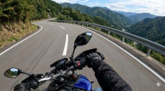 【悲報】バイクとバイクの正面衝突、これどっちが悪いの？