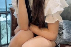 【朗報】女子高生、突然の豪雨で制服がスケスケwwww
