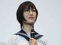【画像】新しい学校のリーダーズの眼鏡美人、スッピンを激写されてしまう