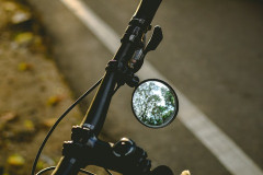 自転車ってミラー無いの怖くね？