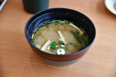 くら寿司、今度は味噌汁にコオロギ混入か