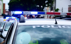 自転車で走ってたら警察が来て「今イヤホンしてたでしょ？走行中はダメ」と止められた。私「え？持ってません」と答えたら・・・