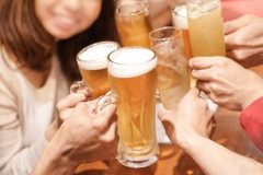 居酒屋上司「おい、この中から適当に2〜3品頼んでおいてくれや」⇒