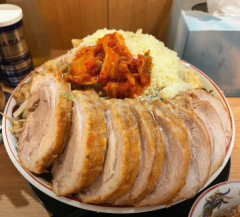 【画像あり】「このチャーシュー、定食にして出しても十分通用するだろ」と言われている二郎系ラーメンがコチラ