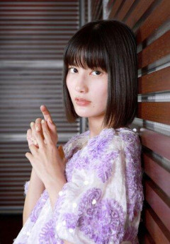 【悲報】橋本愛さん、佐藤二朗さんの「アゴタッチ」騒動で深刻ダメージか・・・・・・・・・