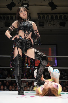 【画像】極悪ヒールプロレスラー「ああっ！グラビアだぁ？…やってやんよ」