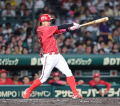 【朗報】広島・菊池涼介さん、2年ぶり100安打達成で2000安打まで残り111本ｗｗｗｗｗｗｗｗｗｗ