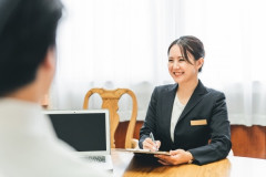 【悲報】役場の美人受付さん、うっかり胸チラｗｗｗｗｗｗｗｗｗｗｗ