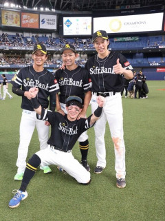 柳田悠岐(37)7年契約7年目 .297 HR17 打点63 OPS .814