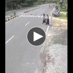 【衝撃】女さん、また道路で轢かれる・・・・・・・・・