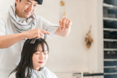 【動画あり】美容師「芋っぽい”中学生”にしか見えない28歳が来たｗｗｗｗ」･････ﾊﾟｼｬ！
