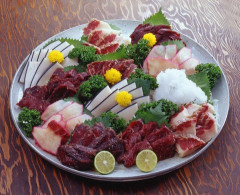 「クジラ肉」って美味しい所もあるけどゴムみたいに噛み切れない所もあるの