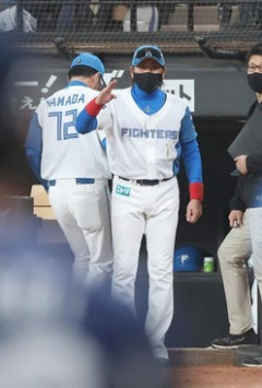 【朗報】新庄監督、ホークス3連覇を祝福「小久保監督、誇らしかばい！」