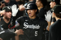 韓国人「村上が第32号スリーランホームランで現地ファンも大歓声！」→「地区共同首位浮上に大きく貢献‥（ﾌﾞﾙﾌﾞﾙ」