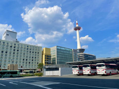 【悲報】京都市バス、車内で寝ていた小学生に気づかず入庫