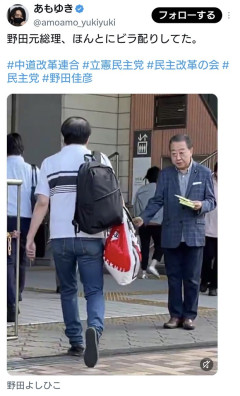 野田佳彦氏、ビラを配る