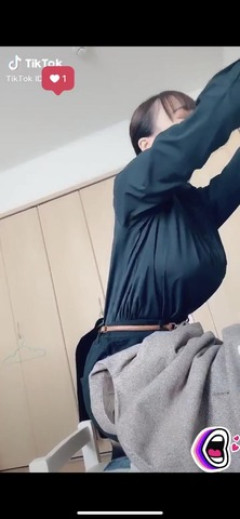 【画像】こんな胸ぶら下げてる女子高生が存在してる事実