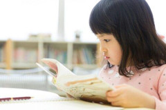 【悲報】研究「読書をする子供ほど学力が高く将来の年収も高い」親「本読ませなきゃ！」