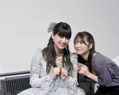 【朗報】小川彩、ようやく吉田卒コンに触れるwwwwwwwww