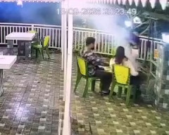 【動画】新婚旅行中の悲劇。BBQ燃料噴射で女性が重度の火傷を負う。