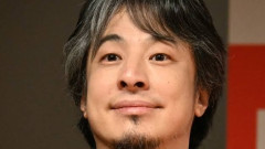 【悲報】ひろゆき「僕は20代で億稼いでたけど普通の20代は借金持ちだらけだから旅行できない」