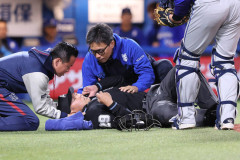 【悲報】オスナにフルスイングされた川上審判、5か月経過しても回復の報告がない