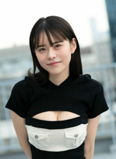 お胸がポケットな服着た女性現る