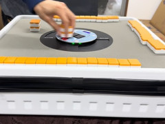 「これ麻雀卓なの!?」カバンのように持ち運べるポータブル麻雀卓が凄い