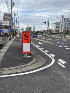 【画像】道路看板さん、語尾に「にょ」をつけてしまう