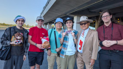 【ウマ娘】矢作師と写真を撮る海外トレーナーたち　写真を撮ってくれた人がヤバすぎｗｗｗ