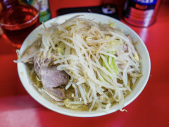 【悲報】ラーメン屋「ニンニク入れます？」学生「普通で」ラオタ「ああああああああ💢」
