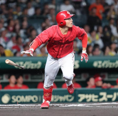 カープ佐藤啓介、5号先頭打者ホームラン！阪神村上から豪快バックスクリーン弾！！