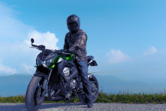 バイクブンブンしてるヤツらって何の仕事してるの？