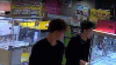【窃盗疑惑】クレーンゲーム機を傾け景品を不正取得か…店舗が情報提供者に最大10万円の報奨金を提示