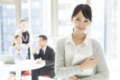 完璧美人な先輩嫁のウワキ疑惑。　先輩「明らかにやってる。けど俺にはどうしようもない（泣）」俺「こういう方法でやればいいんですよ」先輩「！」　→　なんと社内を崩壊させることに…….