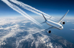 Googleが「AIで飛行機雲を避ける」実証実験を航空会社と連携して実施…温暖化影響を約40％削減！