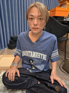 【悲報】与沢翼さん、やせたかなしい姿で発見される