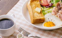 彼と朝ごはんを食べたんだけど「最初の頃に比べるとシンプルになったね」って言われた。付き合い初めに出してた朝食と比べてってことだと思うんだけど…