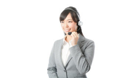 【ゾッとする話】今回の仕事はストーカー被害者の女性を、ストーカーに行き先をバレないように引っ越しを遂行する事。無事に終え、仕事帰りに飲みに行ったら男が声をかけてきて…