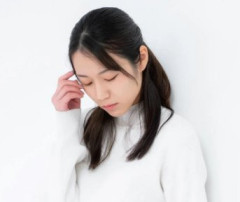 【悲報】幸せ女子「彼ピッピにプロポーズされて指輪貰いました❤ﾊﾟｼｬｯ」→指毛警察の餌食になってしまう