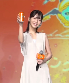 【画像】浜辺美波さん、ビールを飲む仕事をしてしまうｗｗｗｗｗｗｗ