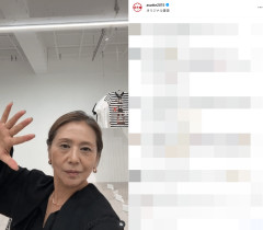 休養中の小泉今日子、シミやシワも隠さないすっぴんふうの自然体姿に反響「白髪混じりのキョンキョン」「素敵な年の取り方」